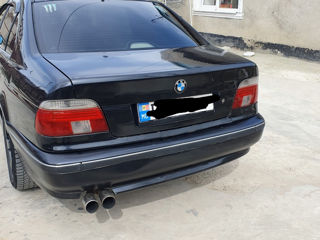 BMW 5 Series foto 2