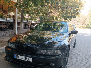 BMW 5 Series foto 1