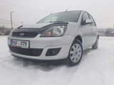 Ford Fiesta foto 1