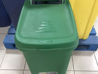 Оцинкованные и пластиковые контейнеры / мусорные баки / урны . foto 18