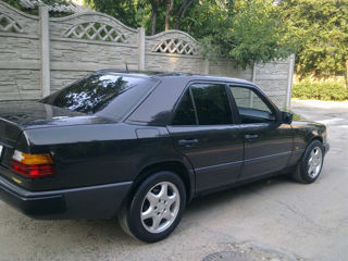 Mercedes Series (W124) foto 3