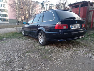 BMW 5 Series foto 2