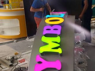 Производство вывесок всех типов. Собственное производство. Выгодные цены. Гарантия качества. фото 11