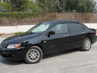 Mitsubishi Lancer foto 1