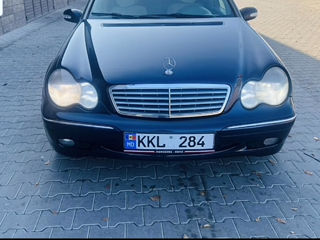 Mercedes C-Class foto 2