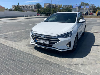 Hyundai Elantra foto 2