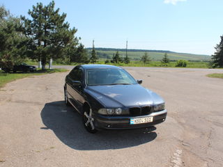 BMW 5 Series foto 1