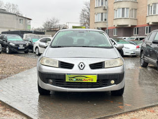 Renault Megane foto 2