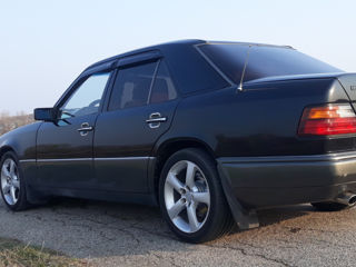 Mercedes Series (W124) foto 2