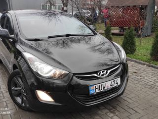 Hyundai Elantra foto 2