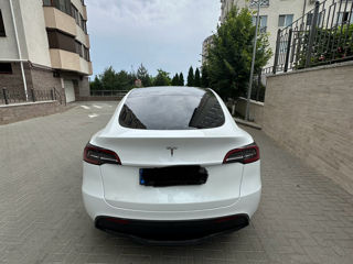 Tesla Model Y foto 2