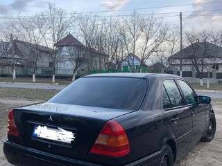 Mercedes C-Class foto 2