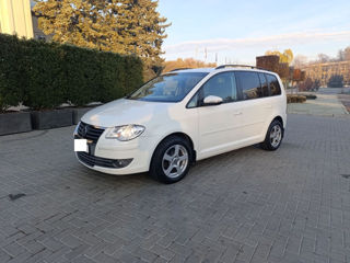 Volkswagen Touran foto 2