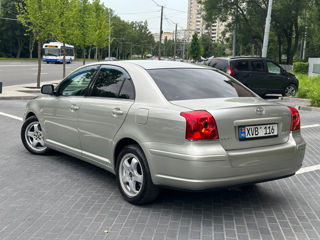 Toyota Avensis foto 3