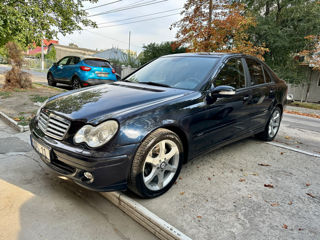 Mercedes C-Class foto 2