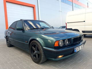 BMW 5 Series foto 1