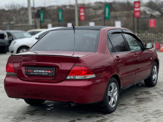 Mitsubishi Lancer foto 5