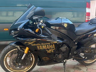 Yamaha R1 foto 3