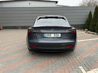 Tesla Model 3 foto 5