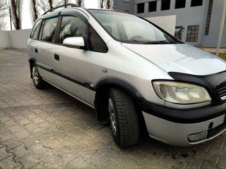 Opel Zafira foto 2