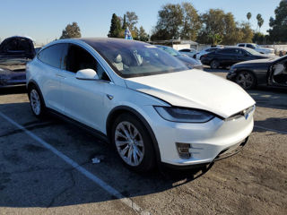 Tesla Model X foto 2