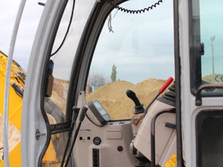 Se vinde Excavator New Holland E80 MSR 2004 foto 5