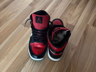 Jordan 1 mid