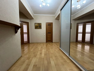 Apartament cu 3 camere, 133 m², Centru, Chișinău foto 3