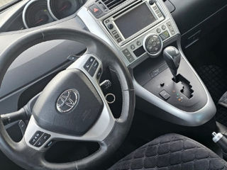 Toyota Avensis foto 2