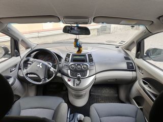 Mitsubishi Grandis foto 4