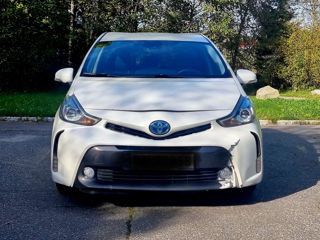 Toyota Prius v