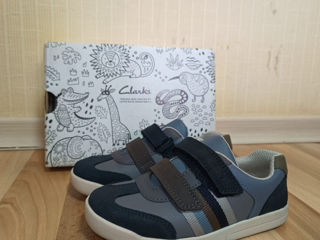 Clarks,27