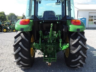 de vanzare tractor John Deere 5075E foto 7