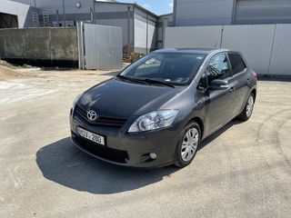 Toyota Auris foto 1