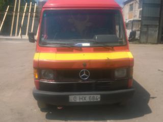 Mercedes 208 D foto 1