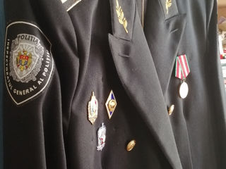 Продам униформу офицера полиции, куртку осенне-зимнюю, плащ офицерский foto 2
