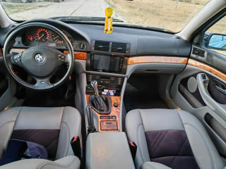 BMW 5 Series Touring foto 10