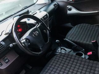 Toyota iQ foto 6