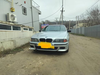 BMW 5 Series foto 3