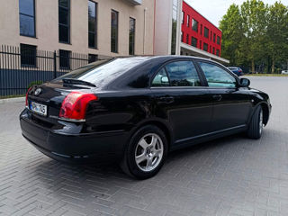 Toyota Avensis foto 4