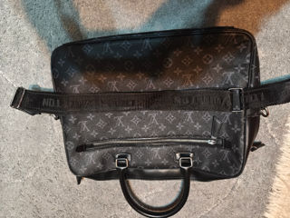 Продам сумку мужскую Louis Vuitton новая foto 2