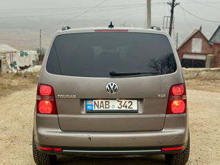 Volkswagen Touran foto 4