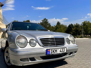 Mercedes E-Class foto 1