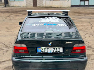 BMW 5 Series foto 2