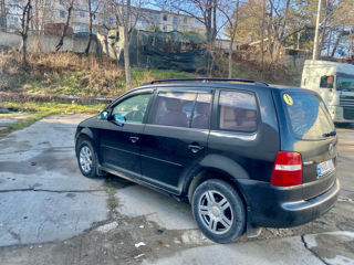 Volkswagen Touran foto 5