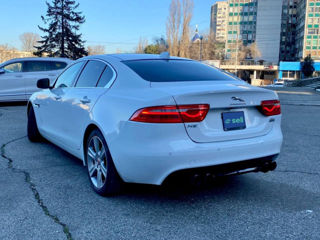 Jaguar XE foto 4