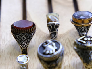 Серебряные кольца с камнями.Inele de argint cu petre