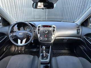 KIA Ceed фото 11