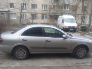 Nissan Almera foto 1