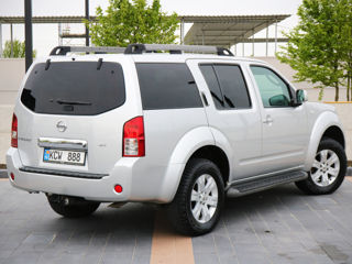 Nissan Pathfinder foto 4